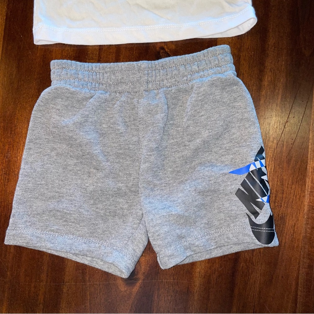 Nike White Tee and Gray Shorts Set! Boys 18M Kids - Picture 3 of 8